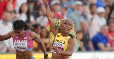 Die Jamaikanerin Shelly-Ann Fraser-Pryce (r) wurde 100-Meter-Weltmeisterin. Foto: Michael Kappeler/dpa