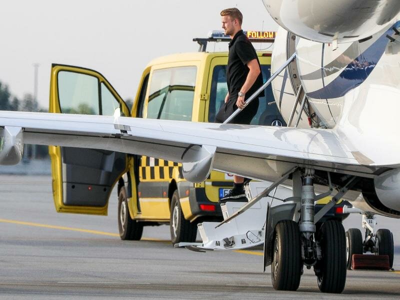 Matthijs de Ligt ist am Abend in München gelandet. Foto: Christian Kolbert/dpa