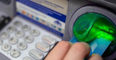 Trotz einer Zunahme der «Skimming»-Attacken ist die Schadenssumme gesunken. Foto: Fernando Gutierrez-Juarez/dpa-Zentralbild/dpa