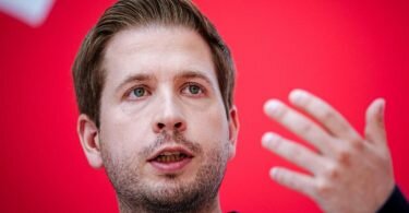 Für SPD-Generalsekretär Kevin Kühnert gilt weiter die Devise: Sanktionen müssen Putin härter treffen als Deutschland. Foto: Kay Nietfeld/dpa