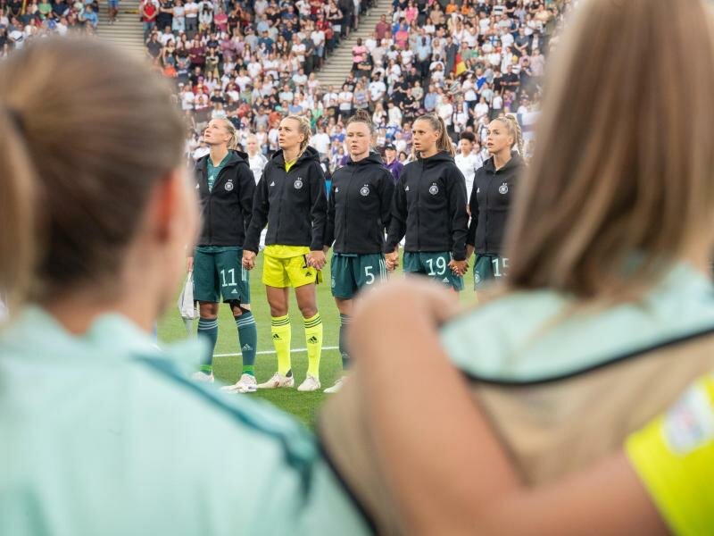 Fußballerinen müssen immer wieder mit sexistischen Beleidigungen umgehen. Foto: Sebastian Gollnow/dpa/Archivbild