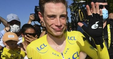 Von Emotionen überwältigt: Dem Dänen Jonas Vingegaard ist der Sieg der 109. Tour de France sicher. Foto: Tim De Waele/Pool Getty Images via AP/dpa