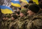 Mehr als 5000 ukrainische Soldatinnen kämpfen an der Front. Foto: Emilio Morenatti/AP/dpa