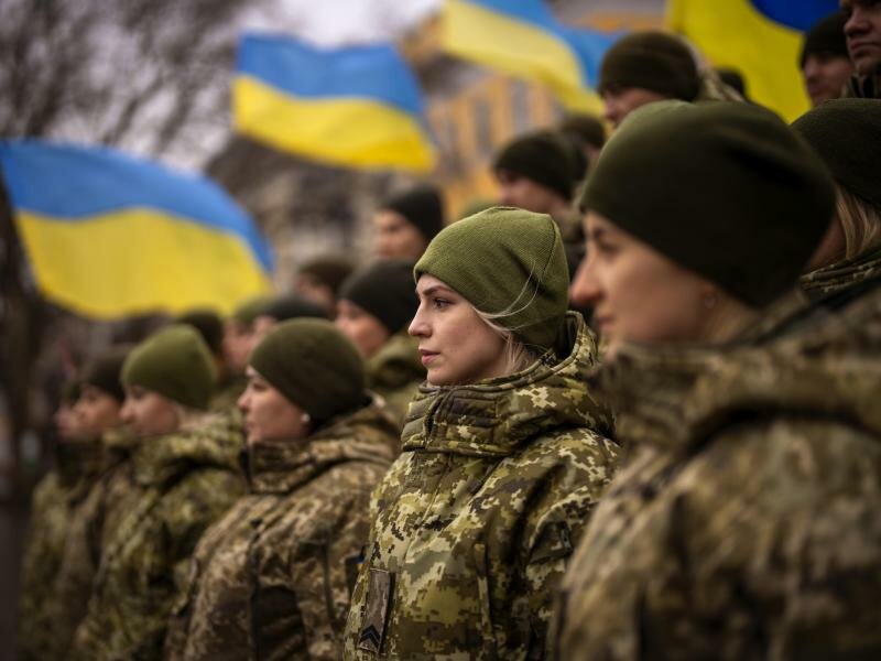 Mehr als 5000 ukrainische Soldatinnen kämpfen an der Front. Foto: Emilio Morenatti/AP/dpa