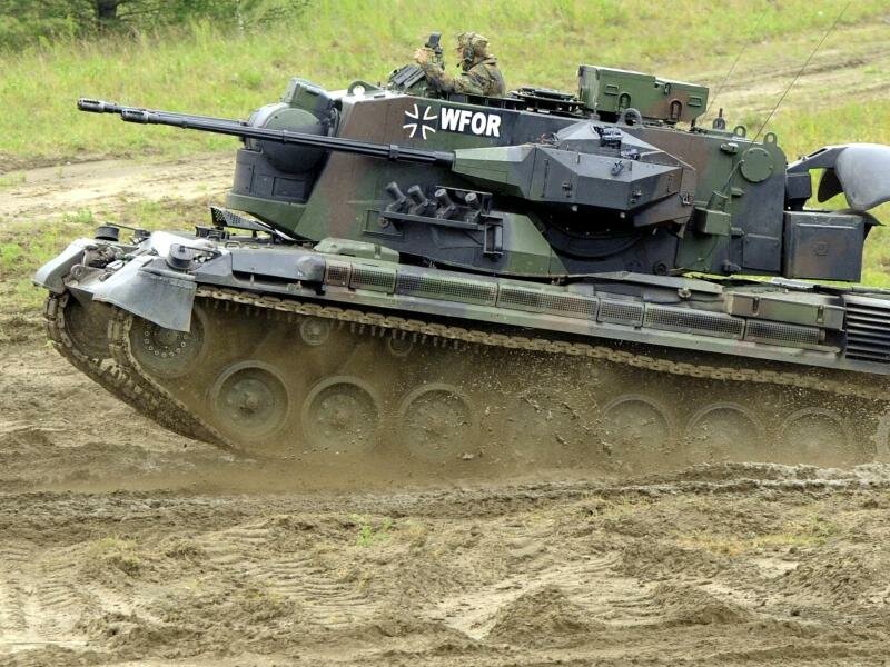 Ein Flugabwehrpanzer vom Typ Gepard auf dem Truppenübungsplatz in Munster in Niedersachsen. Foto: Maurizio Gambarini/dpa