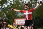 Feiert ihren Sieg bei der 3. Etappe: Die Dänin Cecilie Uttrup Ludwig. Foto: Jeff Pachoud/AFP/dpa