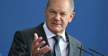 Bundeskanzler Scholz freut sich sehr über den Einzug der DFB-Frauen ins EM-Finale. Foto: Britta Pedersen/dpa