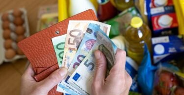 Die hohe Inflation ist auch in Deutschland das beherrschende Thema. Foto: Hendrik Schmidt/dpa