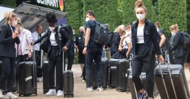 Ankunft des deutschen Teams in einem ländlichen Luxus-Hotel in Watford nordwestlich von London. Foto: Sebastian Gollnow/dpa