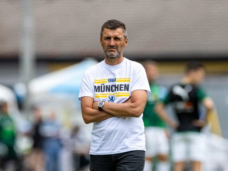 Trainer Michael Köllner trifft mit 1860 München in der ersten Runde des DFB-Pokals auf Borussia Dortmund. Foto: Marco Steinbrenner/dpa