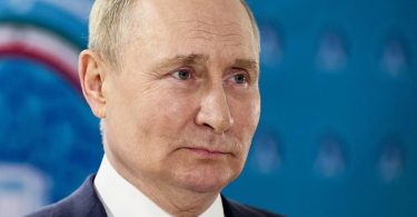 Russlands Präsident Wladimir Putin will der Welt zeigen, dass die Sanktionen seinem Land nicht schaden. Foto: Sergei Savostyanov/Pool Sputnik Kremlin/AP/dpa