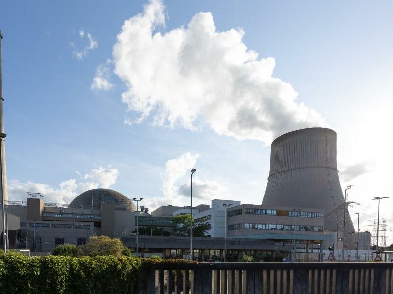 Die Bundesregierung will am Atomausstieg festhalten. Foto: Friso Gentsch/dpa