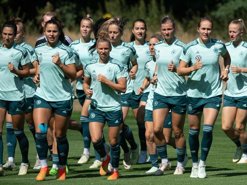 Fokussiert: Deutschlands Fußball-Frauen wollen sich mit dem EM-Titel krönen. Foto: Sebastian Gollnow/dpa