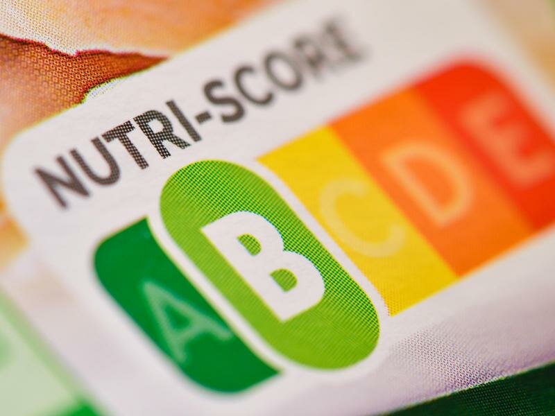 Der sogenannte «Nutri-Score», eine farbliche Nährwertkennzeichnung, auf einem Fertigprodukt. Foto: Patrick Pleul/dpa-Zentralbild/dpa