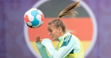 Hat es nicht rechtzeitig geschafft sich freizutesten und fehlt den DFB-Frauen im EM-Finale: Klara Bühl. Foto: Sebastian Gollnow/dpa