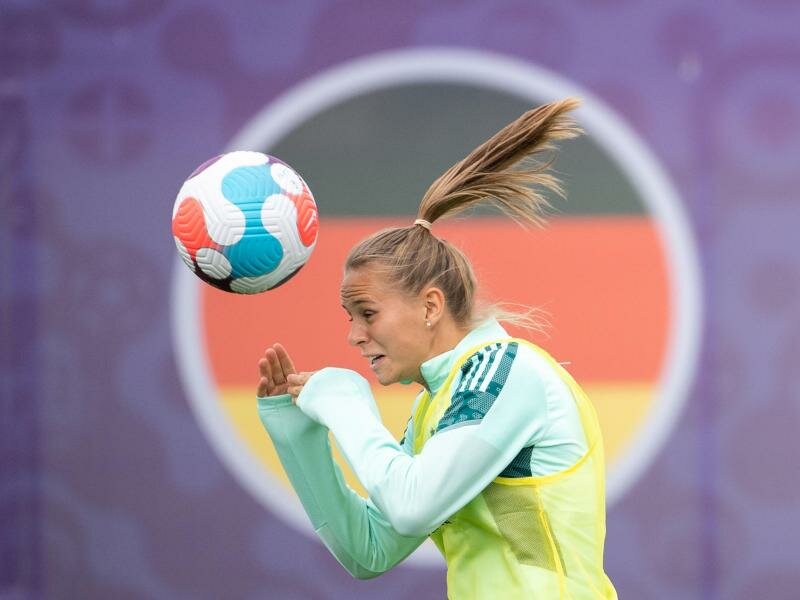 Hat es nicht rechtzeitig geschafft sich freizutesten und fehlt den DFB-Frauen im EM-Finale: Klara Bühl. Foto: Sebastian Gollnow/dpa