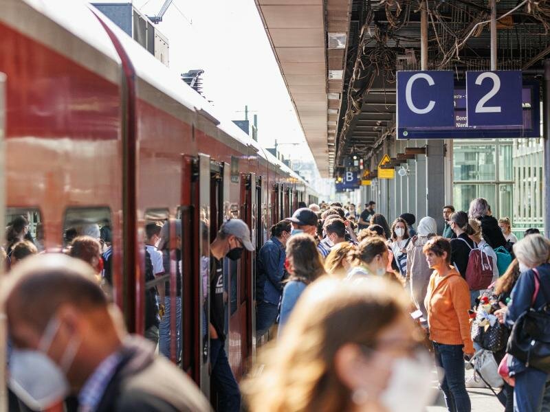 Das vergünstigte Ticket für den Nah- und Regionalverkehr haben Millionen Menschen in Deutschland genutzt. Foto: Michael Matthey/dpa