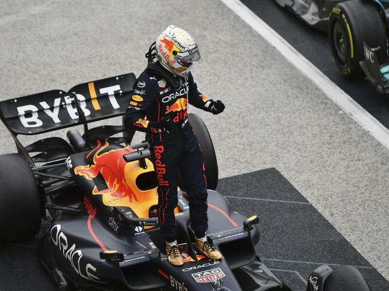 Max Verstappen geht mit 80 Punkten Vorsprung auf Charles Leclerc in die Sommerpause. Foto: Anna Szilagyi/AP/dpa