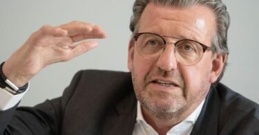 Der Präsident des Arbeitgeberverbandes Gesamtmetall will das Renteneintrittsalter auf 70 Jahre anheben. Foto: Marijan Murat/dpa