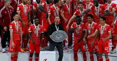 Für die Trainer und Manager der Bundesliga geht der FC Bayern als klarer Titelfavorit in die neue Saison. Foto: Sven Hoppe/dpa