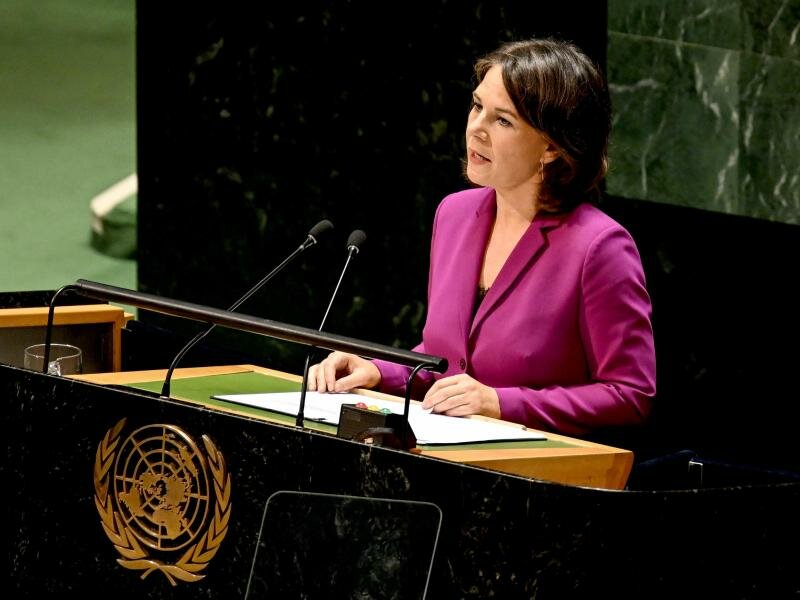 Annalena Baerbock prangert die «rücksichtslose nukleare Rhetorik» Russlands an. Foto: Britta Pedersen/dpa