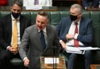 Chris Bowen, Klimaminister von Australien, spricht während der Fragestunde im Repräsentantenhaus im Parlamentsgebäude. Das Repräsentantenhaus hat zum ersten Mal ein Klimagesetz verabschiedet. Foto: Mick Tsikas/AAP/dpa