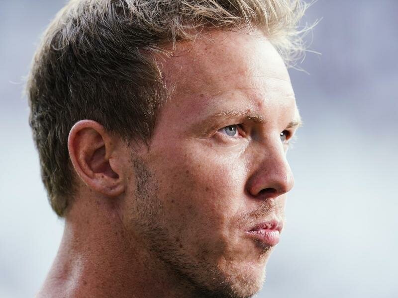 Setzt beim Liga-Auftakt auf die gleiche Startformation wie im Supercup gegen RB Leipzig: Bayern-Coach Julian Nagelsmann. Foto: Uwe Anspach/dpa