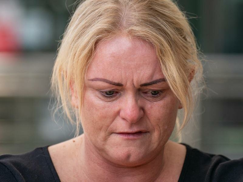 Hollie Dance, die Mutter von Archie Battersbee, vor dem Royal London Hospital nach dem Tod ihres Sohnes. Foto: Aaron Chown/PA Wire/dpa