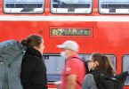Am Ende des Monats endet das 9-Euro-Monatsticket für Bus und Bahn im Nahverkehr. Foto: Roberto Pfeil/dpa