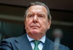 Gerhard Schröder, ehemaliger Bundeskanzler, will seine Sonderrechte zurück und klagt nun. Foto: Kay Nietfeld/dpa