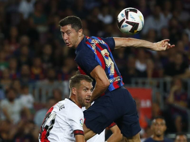 Robert Lewandowski bliebt bei seinem Debüt für den FC Barcelona ohne Treffer. Foto: Joan Monfort/AP/dpa