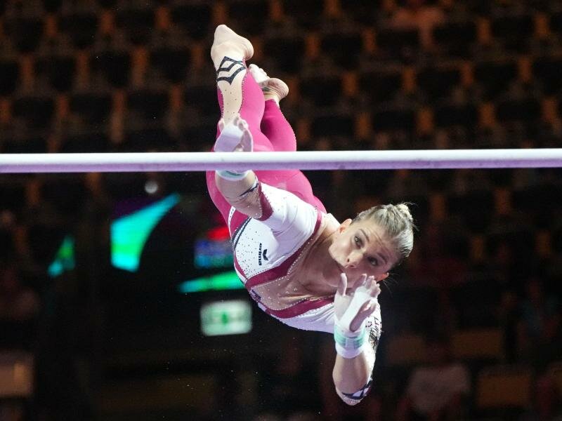 Überraschte bei der EM:&nbsp;Elisabeth Seitz am Stufenbarren. Foto: Soeren Stache/dpa/Archivbild