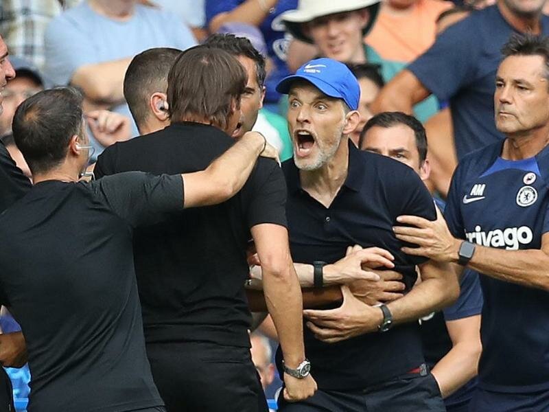 Thomas Tuchel (R) und Antonio Conte gerieten aneinander. Foto: Paul Terry/CSM via ZUMA Press Wire/dpa