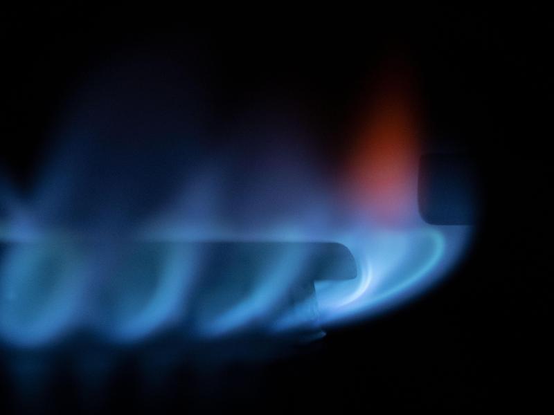 Die staatliche Gasumlage wird bei 2,419 Cent pro Kilowattstunde liegen. Foto: Marijan Murat/dpa