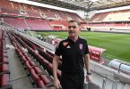 Michael Boris, Trainer des Fehérvár FC besichtigt das Kölner Stadion. Foto: Roberto Pfeil/dpa