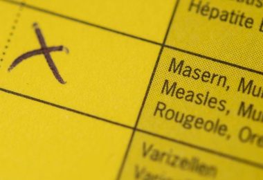 Mit einer Impfpflicht sollen Masern in Deutschland ausgerottet werden - ob diese jedoch verfassungskonform ist, klärt heute das Bundesverfassungsgericht. Foto: Marius Becker/dpa