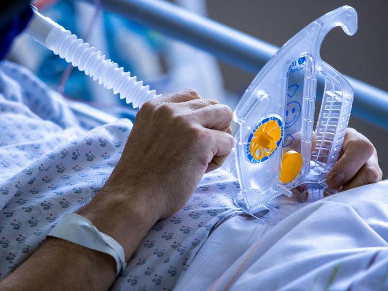 Covid-19-Patienten haben noch zwei Jahre nach der Infektion ein leicht erhöhtes Risiko für psychiatrische und neurologische Probleme. Foto: Jens Büttner/dpa-Zentralbild/dpa/Archivbild