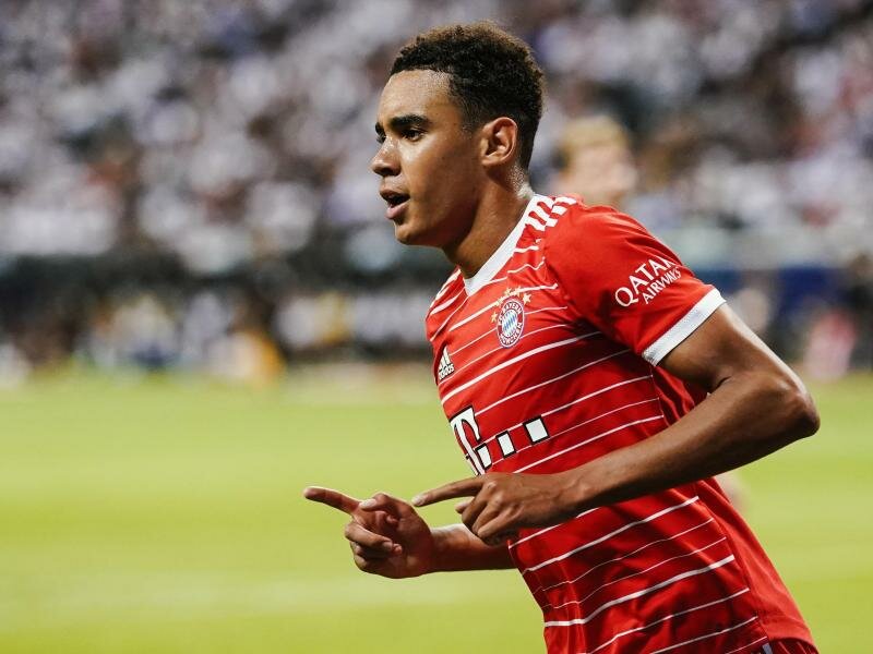 Bayerns Jamal Musiala hat sich eine Zerrung im Adduktorenbereich zugezogen. Foto: Uwe Anspach/dpa