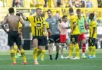 Die Dortmunder waren nach der Last-Minute-Niederlage völlig frustriert. Foto: Bernd Thissen/dpa