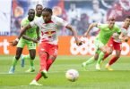 Leipzigs Christopher Nkunku sorgt per Elfmeter für das 1:0. Foto: Sebastian Kahnert/dpa