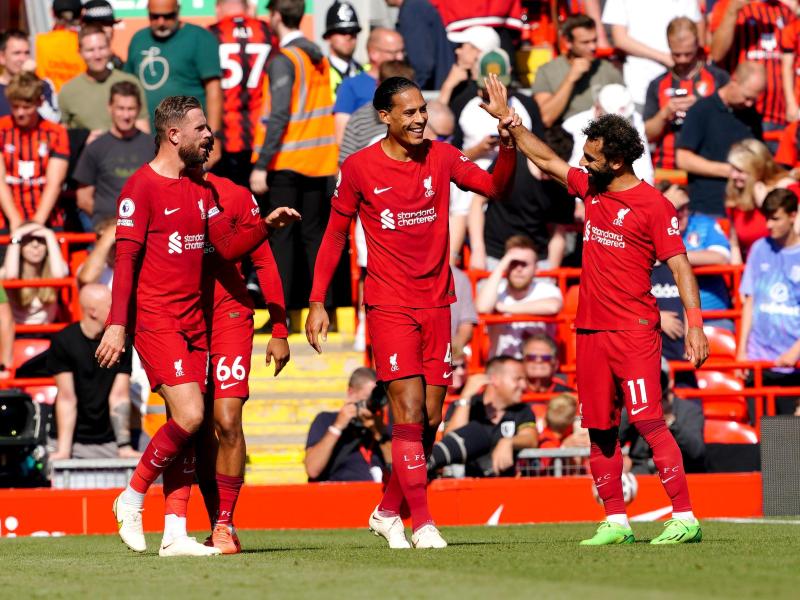 Die Spieler vom FC Liverpool feiern den Treffer von Virgil van Dijk (M) zum 5:0. Foto: Peter Byrne/PA Wire/dpa