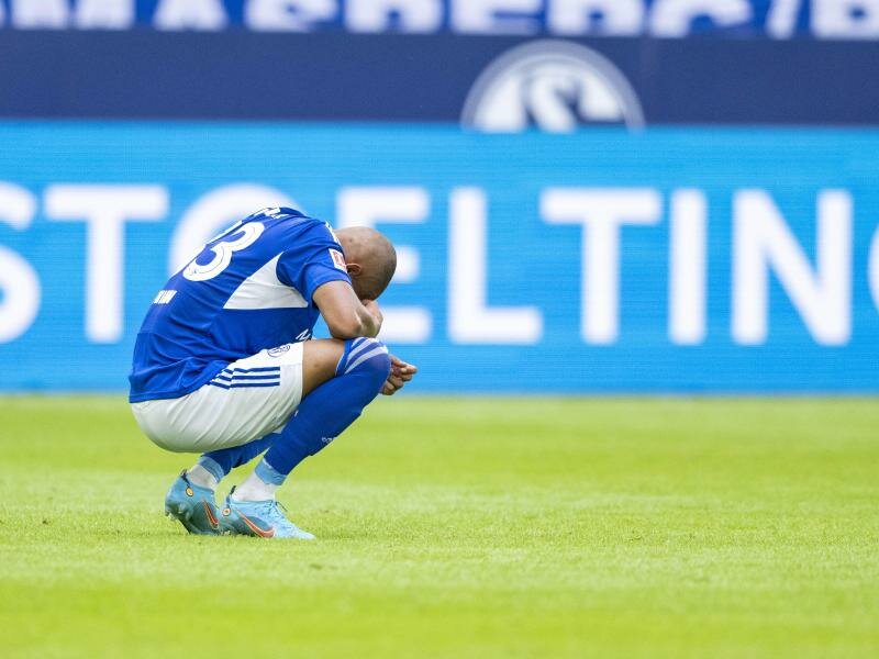 Malick Thiaw erlebte mit Schalke ein Debakel und könnte den Club verlassen. Foto: David Inderlied/dpa