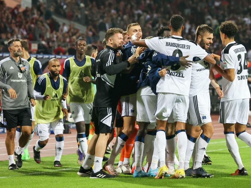 Der HSV gewann in Nürnberg. Foto: Daniel Karmann/dpa