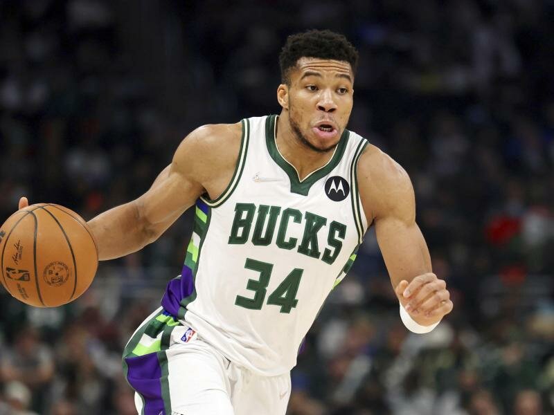 Der griechische Nationalspieler Giannis Antetokounmpo von den Milwaukee Bucks in Aktion. Foto: Jon Durr/AP/dpa