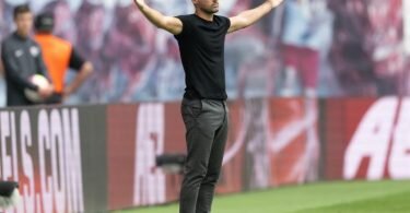RB Leipzigs Trainer Domenico Tedesco kritisiert den Umgang mit dem FC Teutonia 05 Ottensen bei der Suche nach einem Stadion. Foto: Sebastian Kahnert/dpa