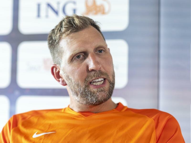 Der ehemalige deutsche Basketballspieler Dirk Nowitzki wird in Köln bei der EM geehrt. Foto: Helmut Fricke/dpa