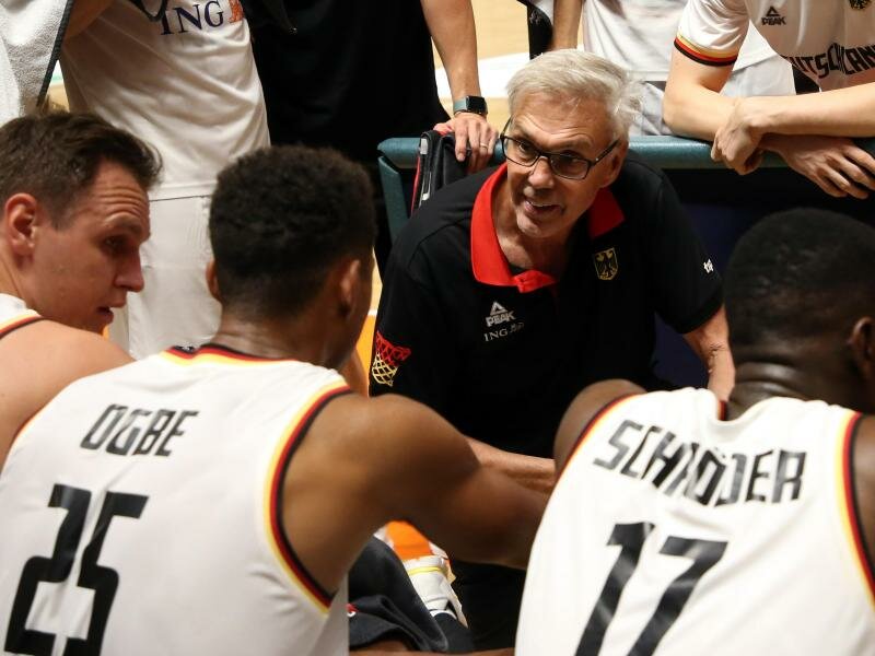 Das Team von Bundestrainer Gordon Herbert startet bei der Basketball-EM eher in einer Außenseiterrolle. Foto: Matthias Stickel/dpa