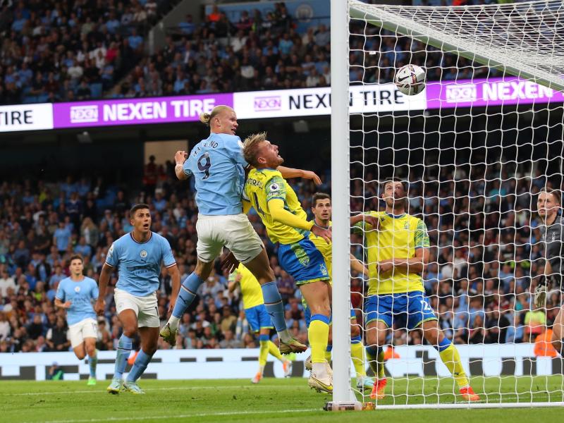 Erling Haaland (M/9) erzielt das 3:0 für Manchester City gegen Nottingham. Foto: Simon Bellis/CSM via ZUMA Press Wire/dpa