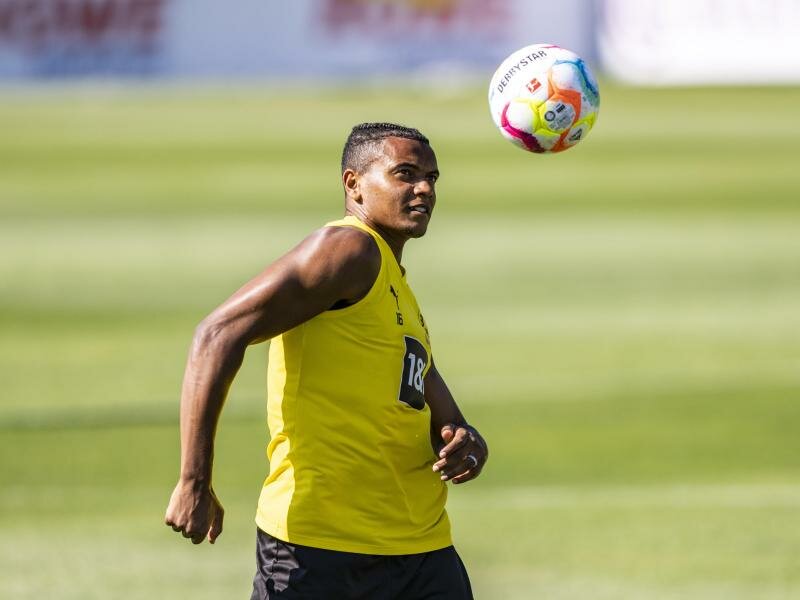 Wechselt nach England: Manuel Akanji. Foto: David Inderlied/dpa