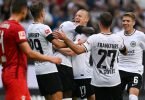 Frankfurter Spieler feiern einen Treffer. Foto: Arne Dedert/dpa